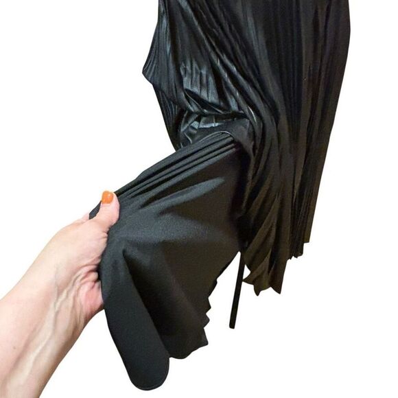 Halston Black A-Line Midi-Dress Spaghetti Strap Pleated Skirt Women Size 6 NWT - Picture 9 of 13